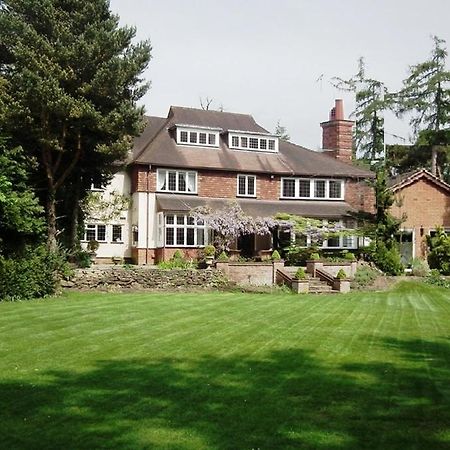 Villa Coach House Woking Exterior foto
