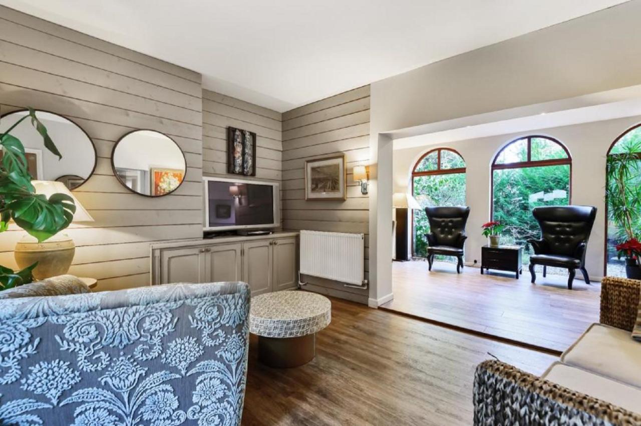 Villa Coach House Woking Exterior foto