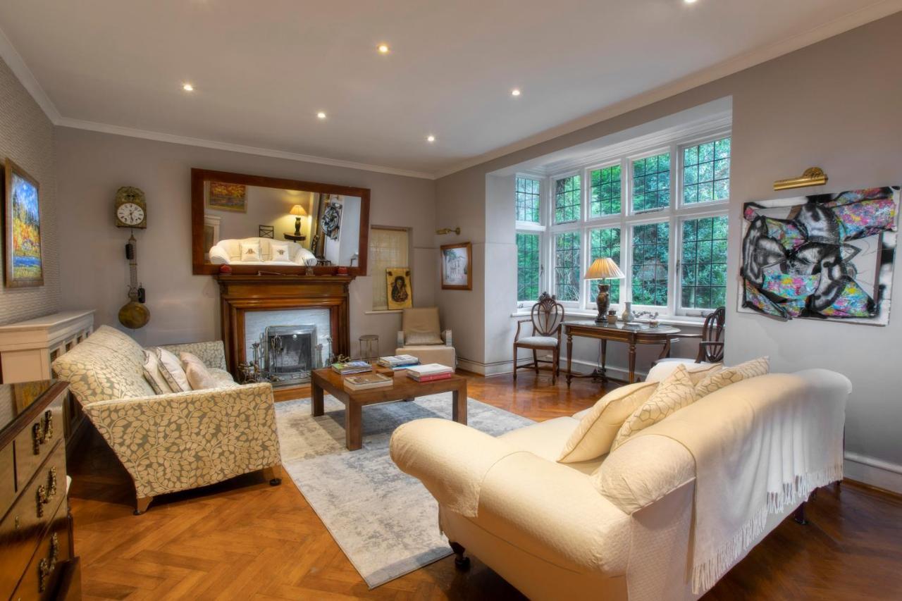 Villa Coach House Woking Exterior foto